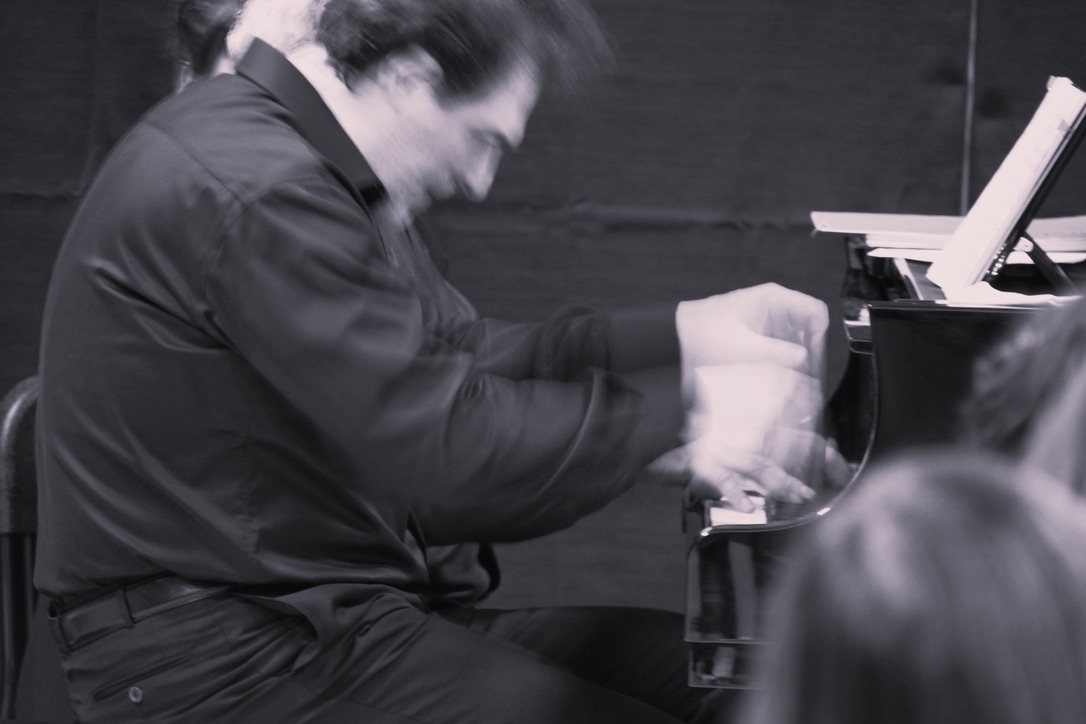 Davide Crespi al pianoforte